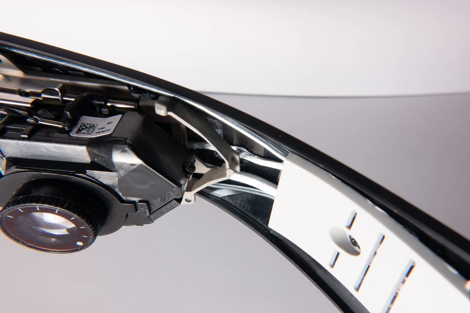 Another view of the cable path at the chassis.
