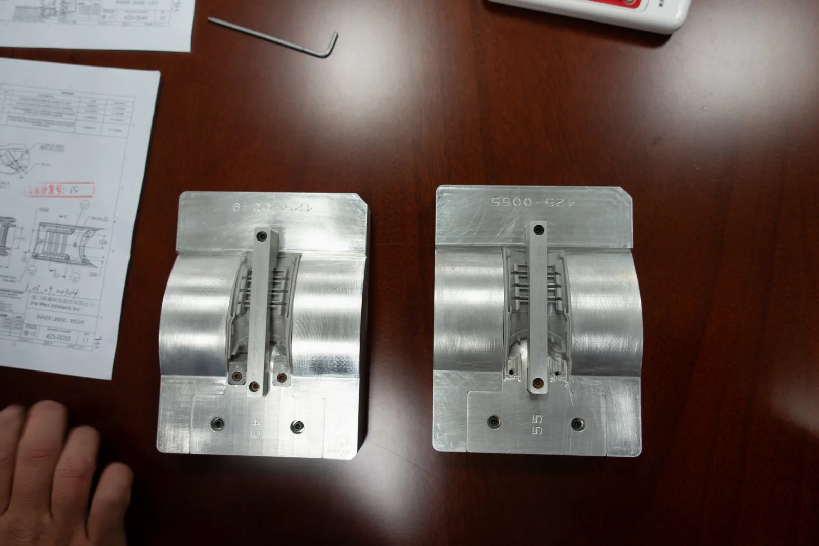 The liner inspection fixtures and the corresponding drawing.