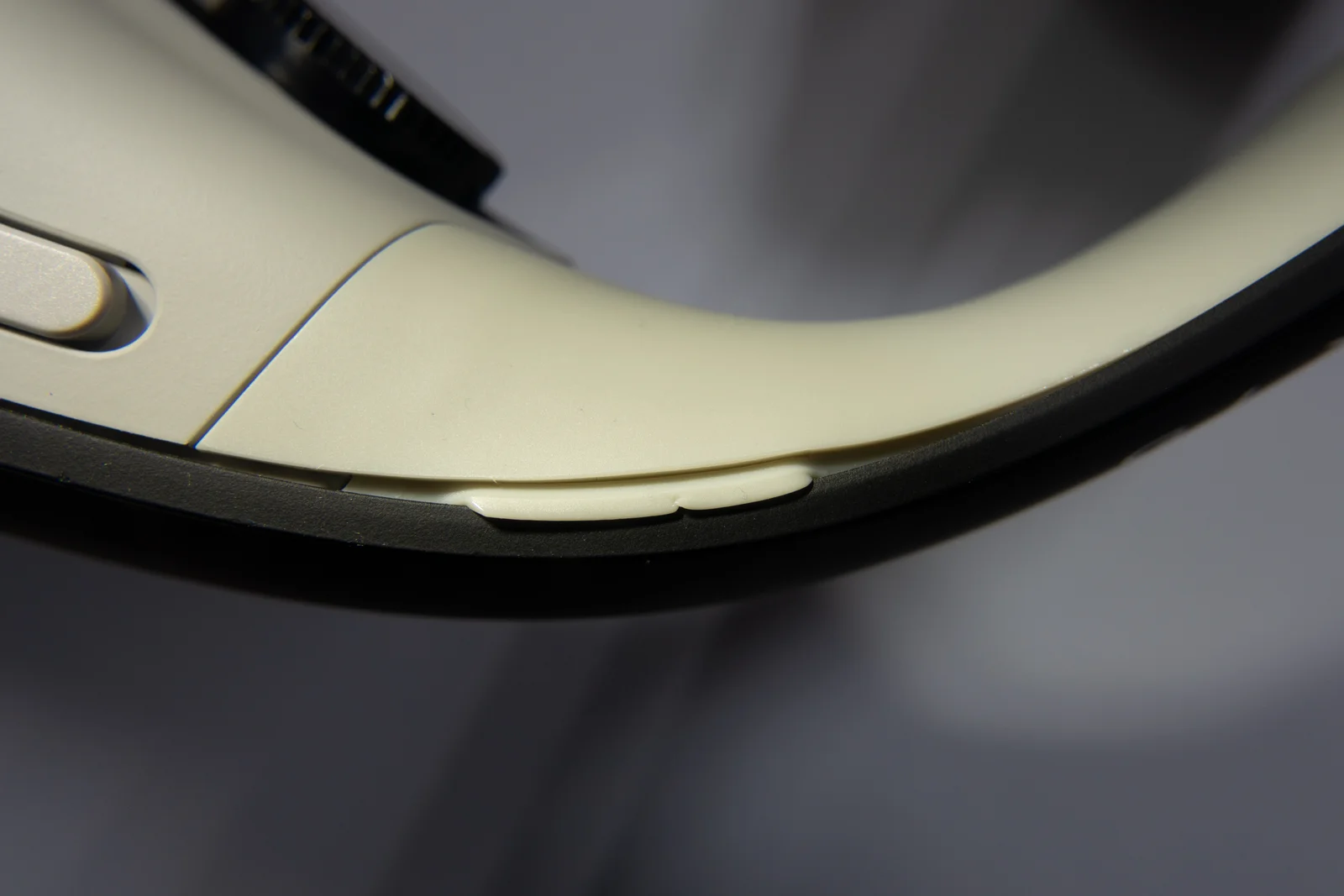 Another view of the separation at the liner interface.