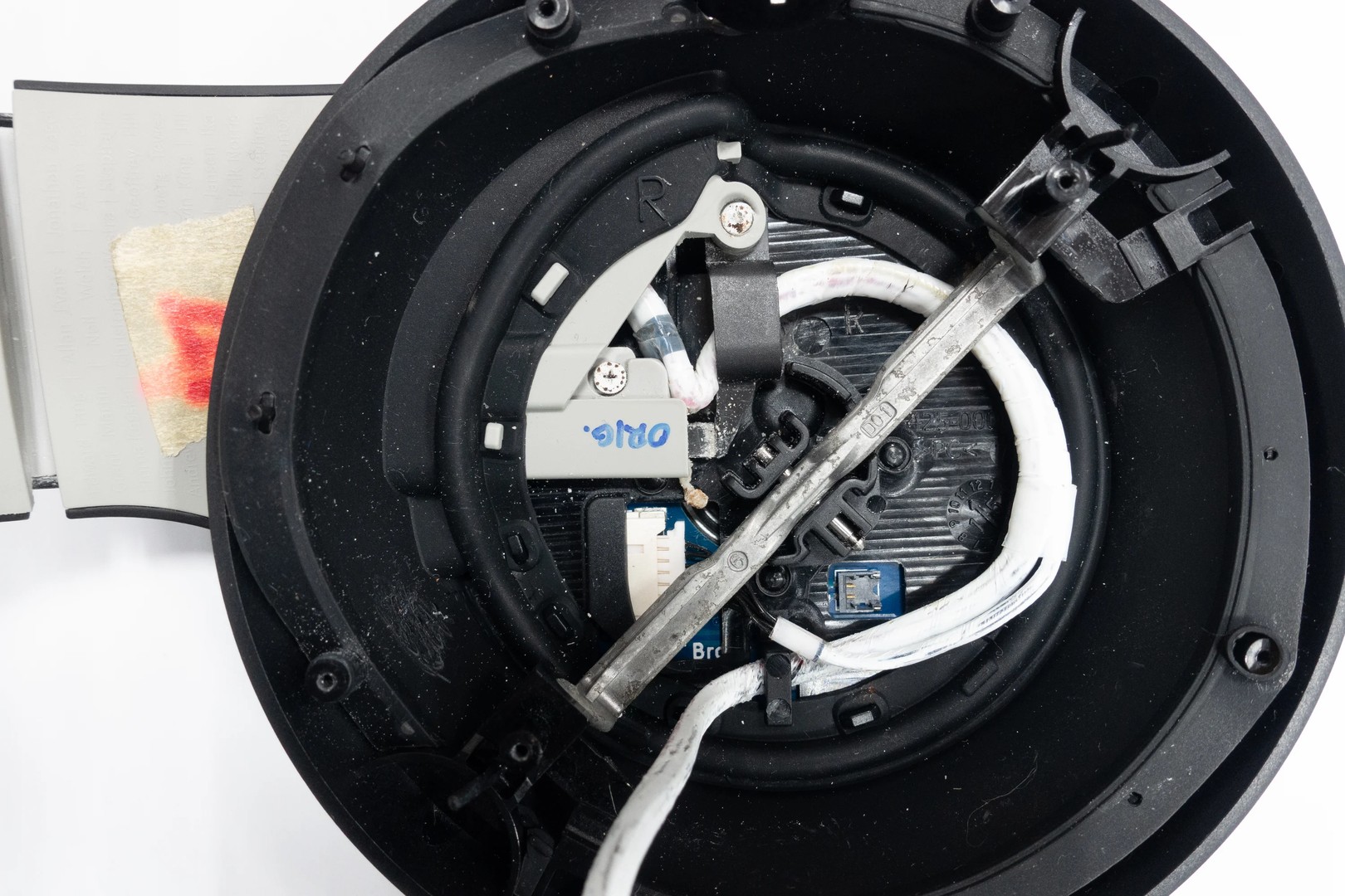Nine photographs of cable routing, kinking and abrasion across the inspected variants.