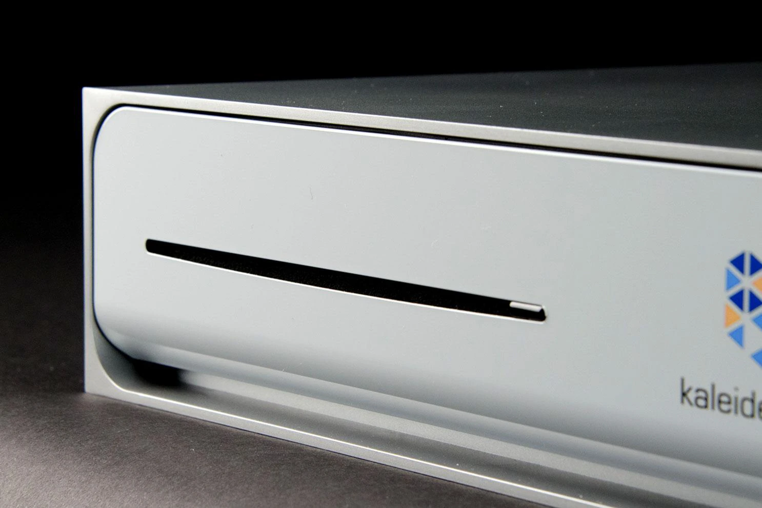 Disc slot and curved front-bezel edge